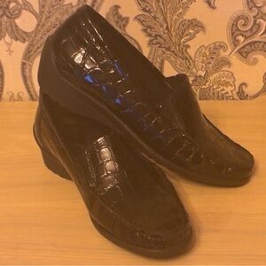 1803 Crocodile-Patterned Loafers